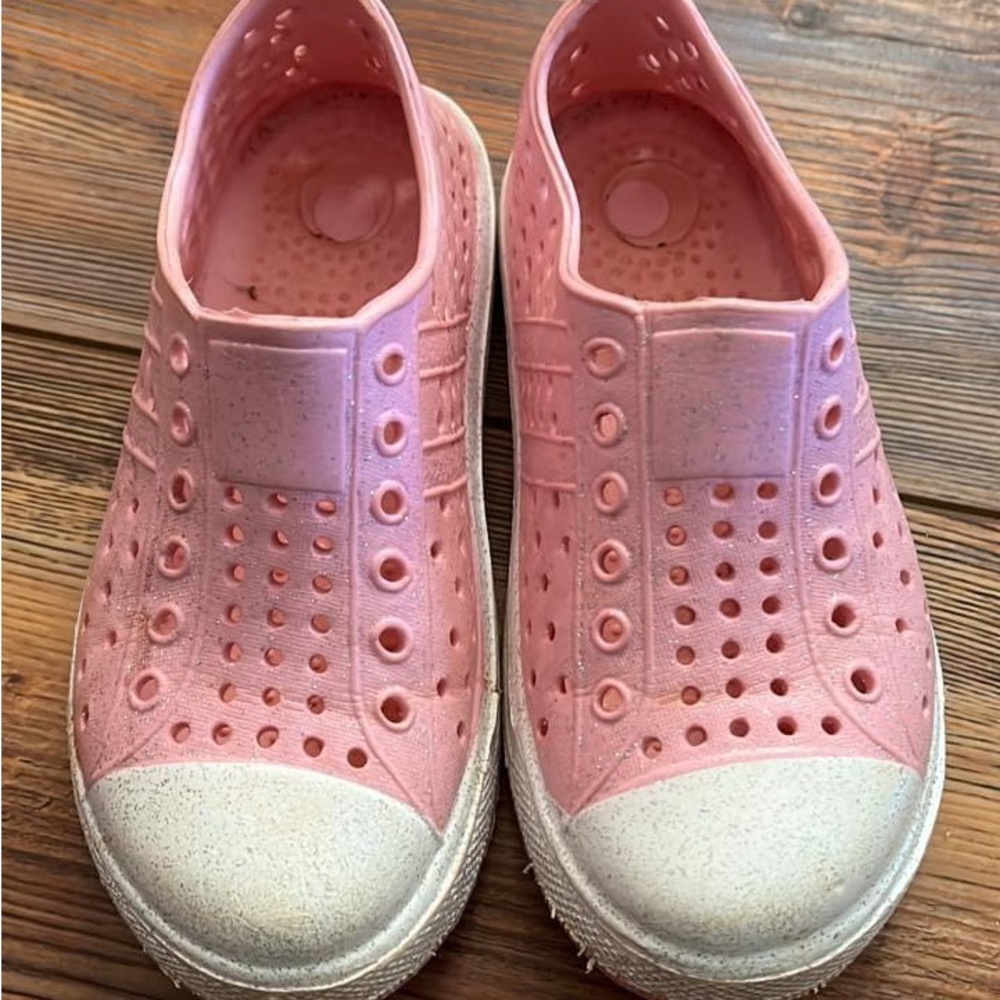 Size 7 pink shoes